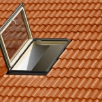 Finestra da tetto con apertura a libro per uscita tetto a Padova